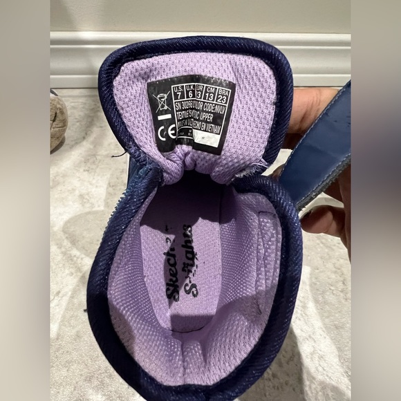 Kids light up shoes - Picture 6 of 7